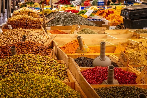 market-3466906__340-spices